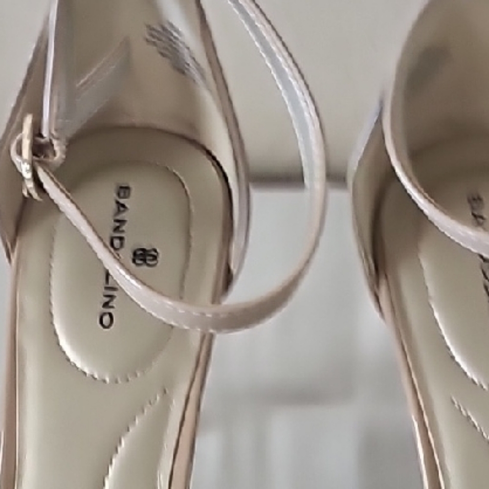 Bandolino Light Beige Strappy Ankle Sandals with Gold Buckle